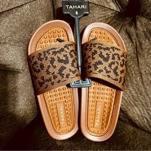NWOT Tahari Brown Leopard Slide Sandals